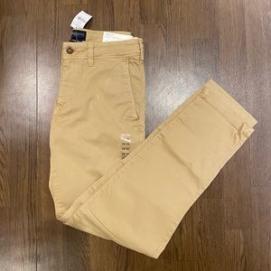 AE men’s 28x32 pants, slim straight. NWT.